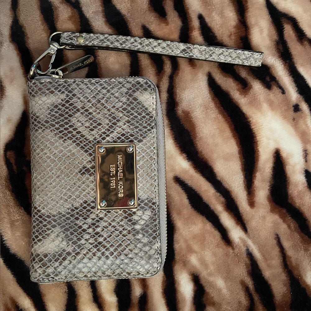 EUC Michael Kors wrist wallet